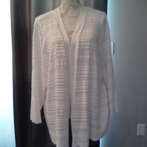 Pretty White Cardigan - Picture 1 of 5